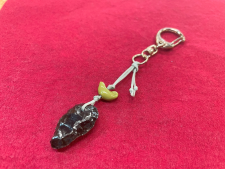 黒耀石のキーホルダーづくり