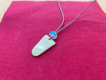 骨角器のペンダントづくり