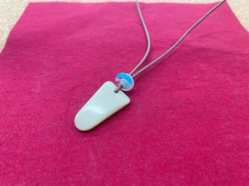 骨角器のペンダントづくり